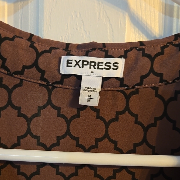 Patterned Button-Up Blouse - Picture 4 of 4